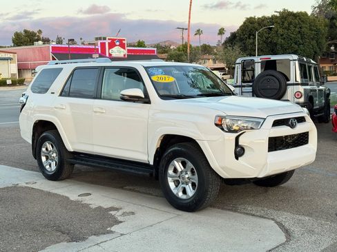 Used 2017 Toyota 4Runner SR5 Premium AWD/4WD image 2