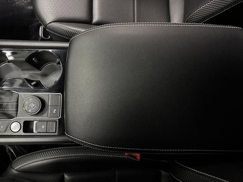 Used 2022 Volkswagen Atlas Cross Sport SE image 19