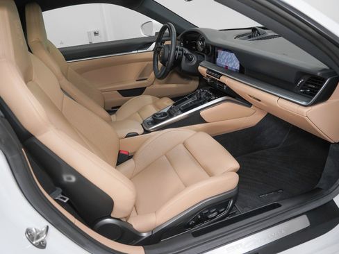 Used 2020 Porsche 911 Carrera image 2