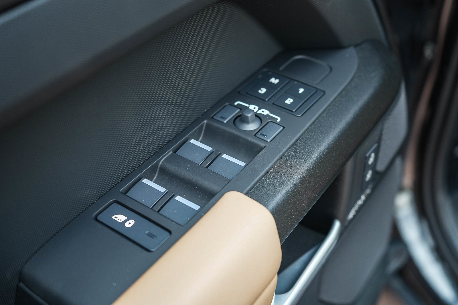 New 2026 Land Rover Defender 110 X AWD/4WD image 18