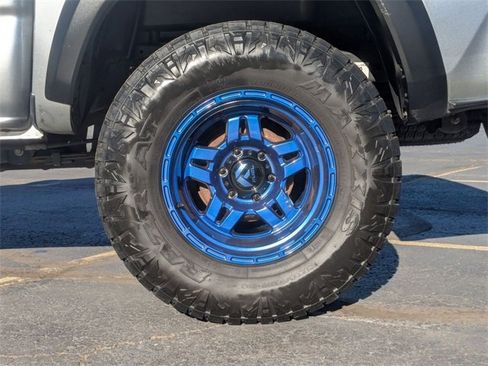 Used 2022 Toyota Tacoma TRD Off-Road image 12