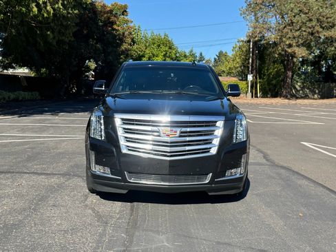 Used 2020 Cadillac Escalade ESV Platinum image 9
