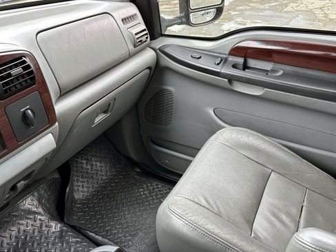 Used 2006 Ford F350 XLT image 26