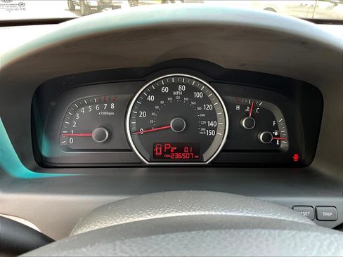 Used 2009 Kia Borrego LX w/ Convenience Pkg AWD/4WD image 13