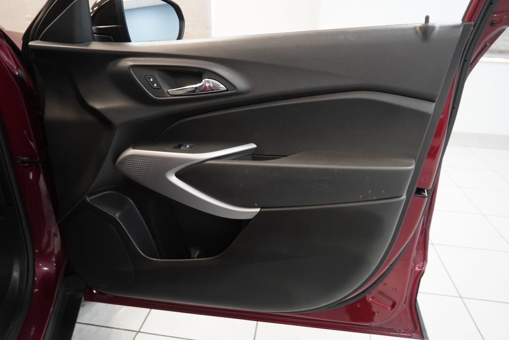Used 2024 Chevrolet Trax RS FWD image 31