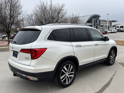 Used 2017 Honda Pilot Elite image 6