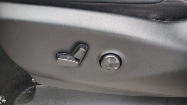 Used 2024 Chrysler Pacifica Touring-L FWD image 22