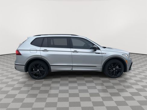 Used 2023 Volkswagen Tiguan SE R-Line AWD/4WD image 11