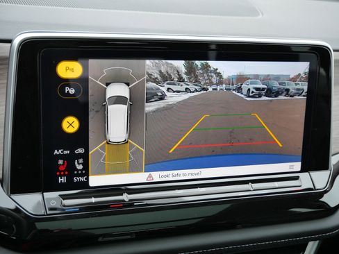 Used 2025 Volkswagen Atlas SEL Premium R-Line AWD/4WD image 35
