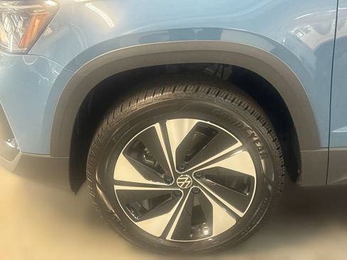 Certified 2025 Volkswagen Taos SE AWD/4WD image 19
