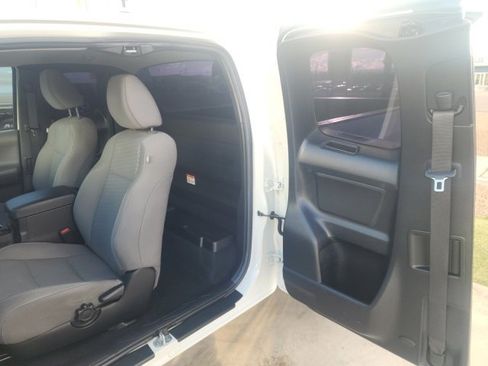 Used 2022 Toyota Tacoma SR image 34