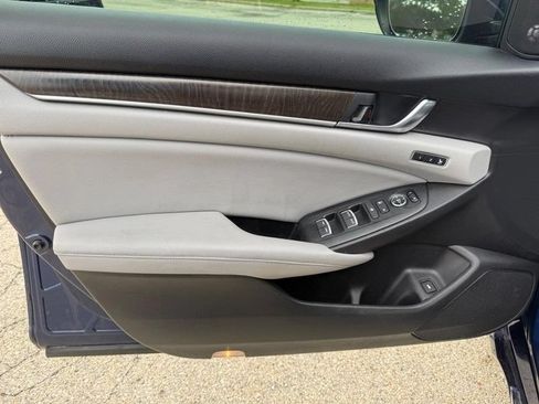 Used 2018 Honda Accord Touring image 19