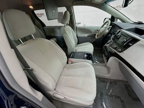 Used 2012 Toyota Sienna LE w/ Towing Pkg FWD image 26