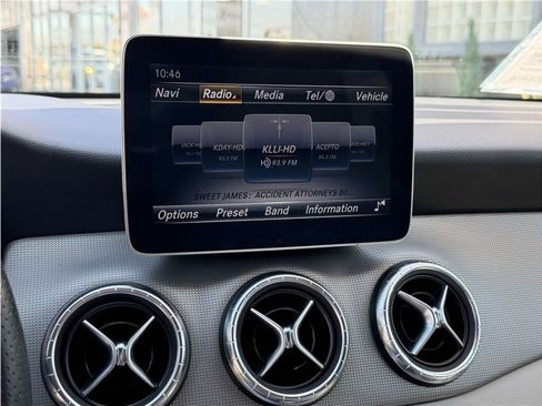 Used 2018 Mercedes-Benz CLA 250 image 33