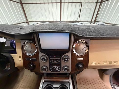 Used 2015 Ford F250 Lariat w/ Lariat Interior Package AWD/4WD image 18