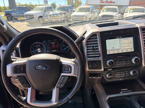Used 2017 Ford F250 Platinum w/ Platinum Ultimate Package AWD/4WD image 27