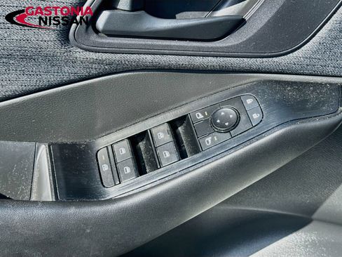Used 2023 Nissan Rogue S AWD/4WD image 22