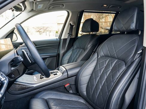 Used 2023 BMW X7 xDrive40i w/ Premium Package image 17