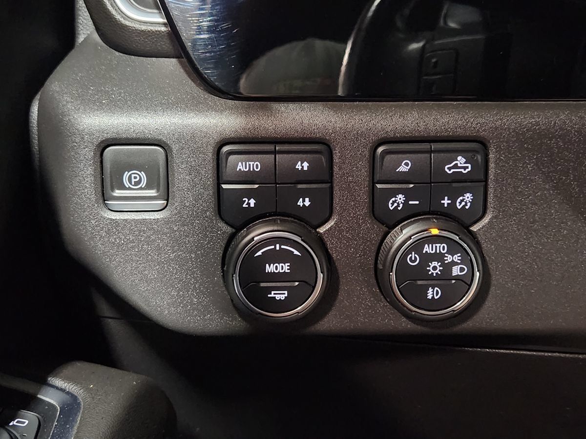 Used 2022 Chevrolet Silverado 1500 LTZ AWD/4WD image 43