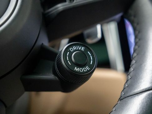 Certified 2023 Porsche Macan Turbo image 25