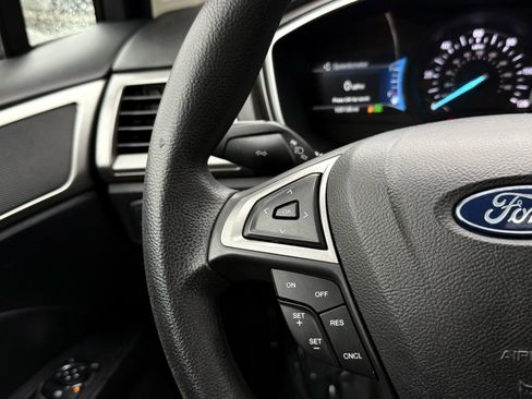 Used 2018 Ford Fusion SE image 40