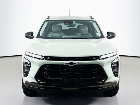 Used 2025 Chevrolet Trax ACTIV w/ Sunroof Package image 2