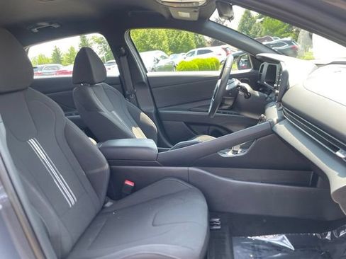 Used 2025 Hyundai Elantra Sport FWD image 27