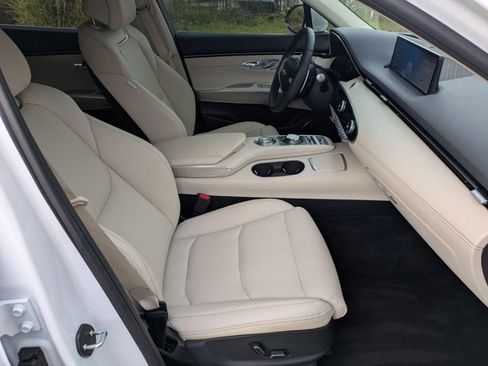 Used 2025 Genesis GV70 2.5T w/ Select Package image 22