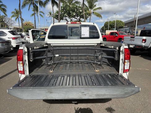 Used 2014 Nissan Frontier SV w/ SV Value Truck Package RWD image 11
