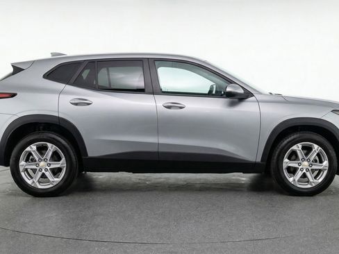 Used 2025 Chevrolet Blazer LT image 11