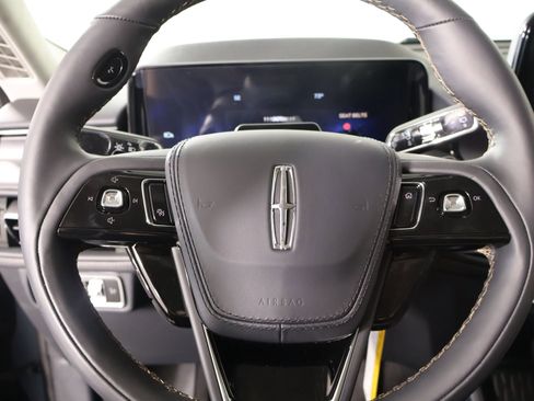 New 2026 Lincoln Aviator AWD w/ Jet Appearance Package image 3