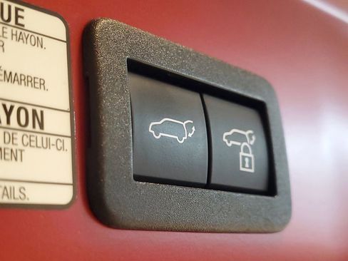 Used 2023 Toyota Corolla Cross XLE w/ Convenience Package image 9