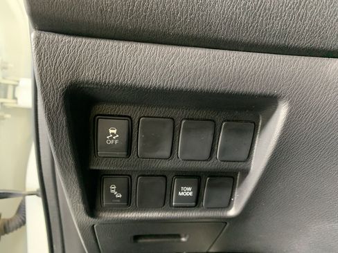 Used 2020 Nissan Pathfinder SV FWD image 16