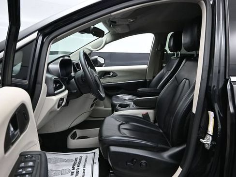 Certified 2023 Chrysler Pacifica Touring-L FWD image 19