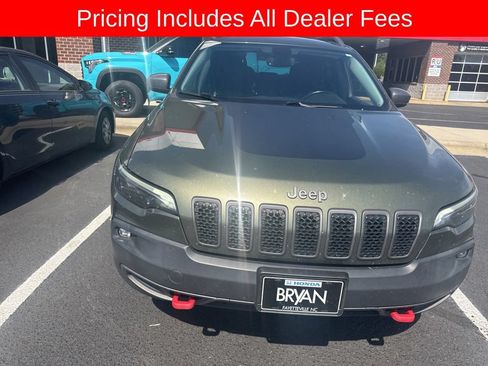 Used 2020 Jeep Cherokee Trailhawk w/ Comfort/Convenience Group AWD/4WD image 2
