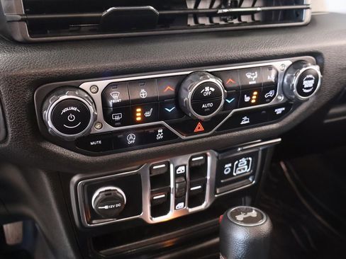 Used 2024 Jeep Wrangler Sport S image 7