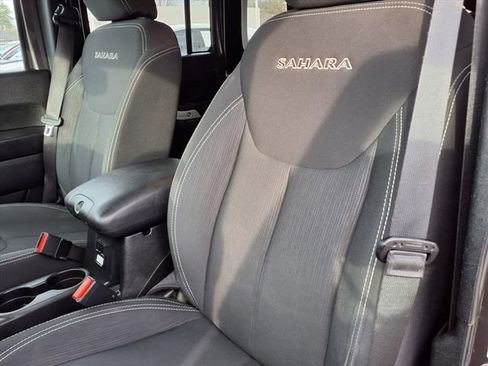 Used 2017 Jeep Wrangler Unlimited Sahara w/ Connectivity Group image 6