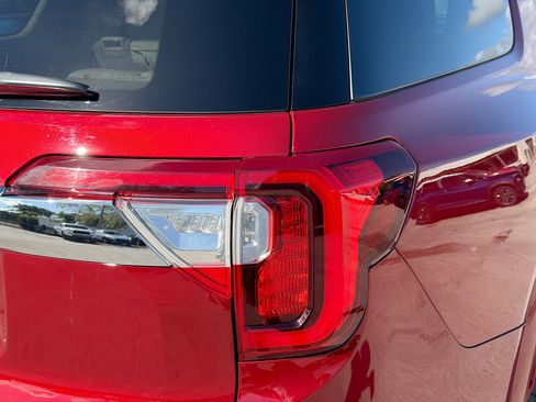 Used 2022 GMC Acadia Denali w/ Denali Ultimate Package image 28