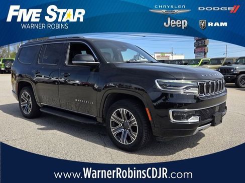 Used 2024 Jeep Wagoneer Series II w/ Flexible Seating Group image 1