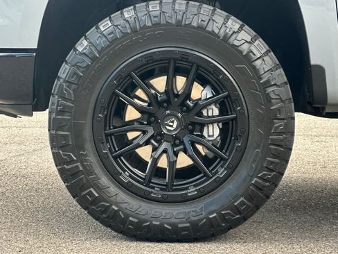Used 2024 Chevrolet Silverado 1500 LT Trail Boss w/ Convenience Package II AWD/4WD image 26