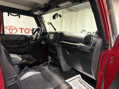 Used 2012 Jeep Wrangler Unlimited Sahara AWD/4WD image 13