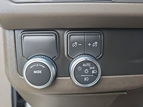 Used 2023 GMC Yukon SLT image 30