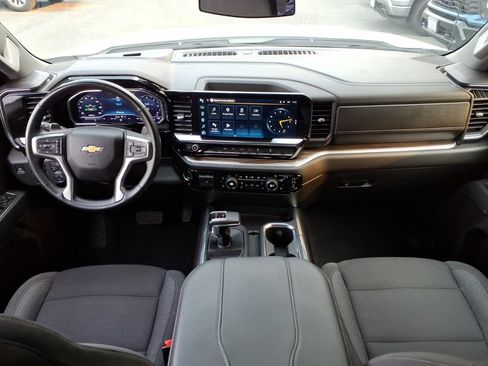 Used 2025 Chevrolet Silverado 1500 LT AWD/4WD image 20