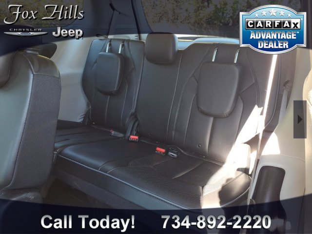 Used 2020 Chrysler Pacifica Limited w/ 8-pass Seating Package FWD image 11