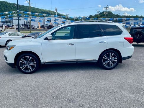 Used 2017 Nissan Pathfinder Platinum w/ Family Entertainment Package AWD/4WD image 4