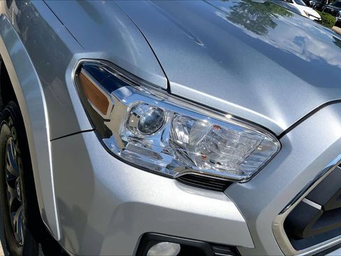 Used 2022 Toyota Tacoma SR5 w/ Technology Package RWD image 26