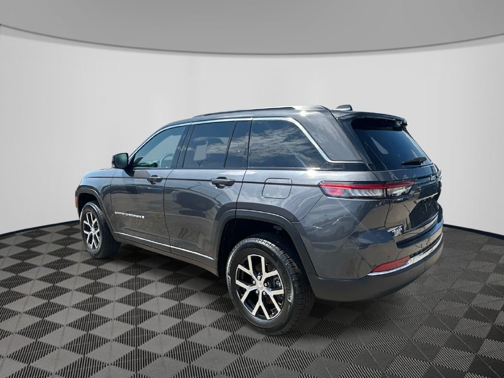Used 2025 Jeep Grand Cherokee Limited AWD/4WD image 3