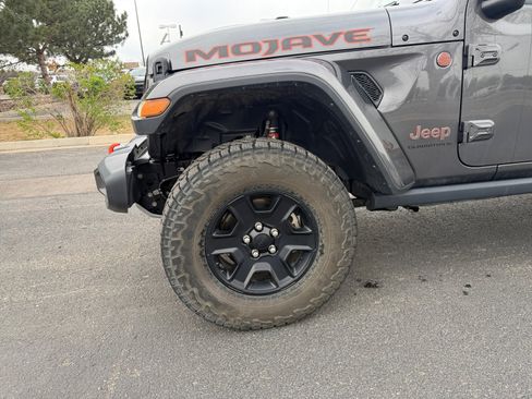 Used 2023 Jeep Gladiator Mojave AWD/4WD image 26