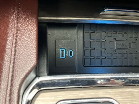 Used 2024 Ford Expedition Limited image 27