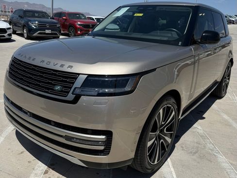 Used 2024 Land Rover Range Rover SE AWD/4WD image 3